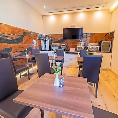 Liebknecht 13 Hotel