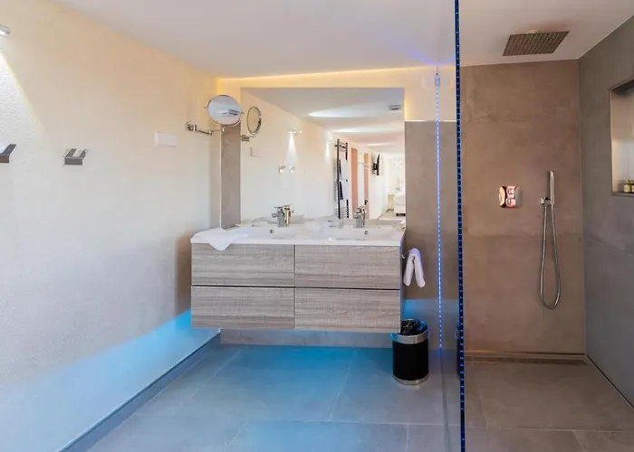 Liebknecht 13 Ξενοδοχείο *