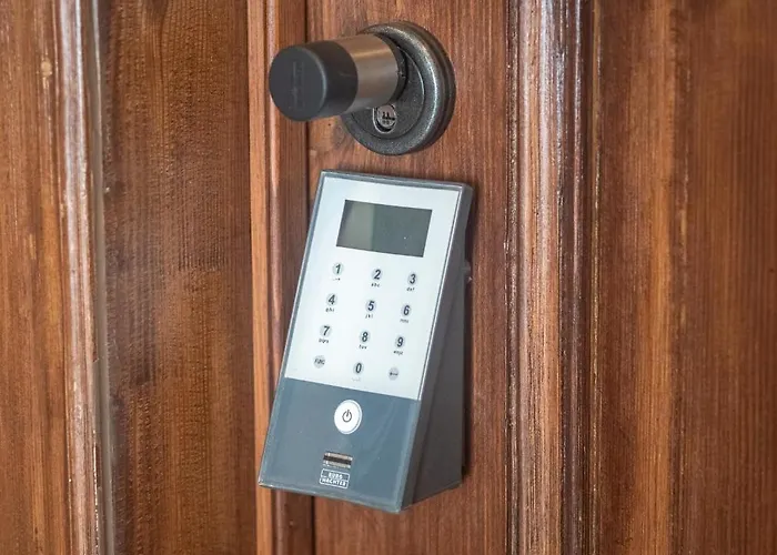 Ξενοδοχείο Liebknecht 13 *